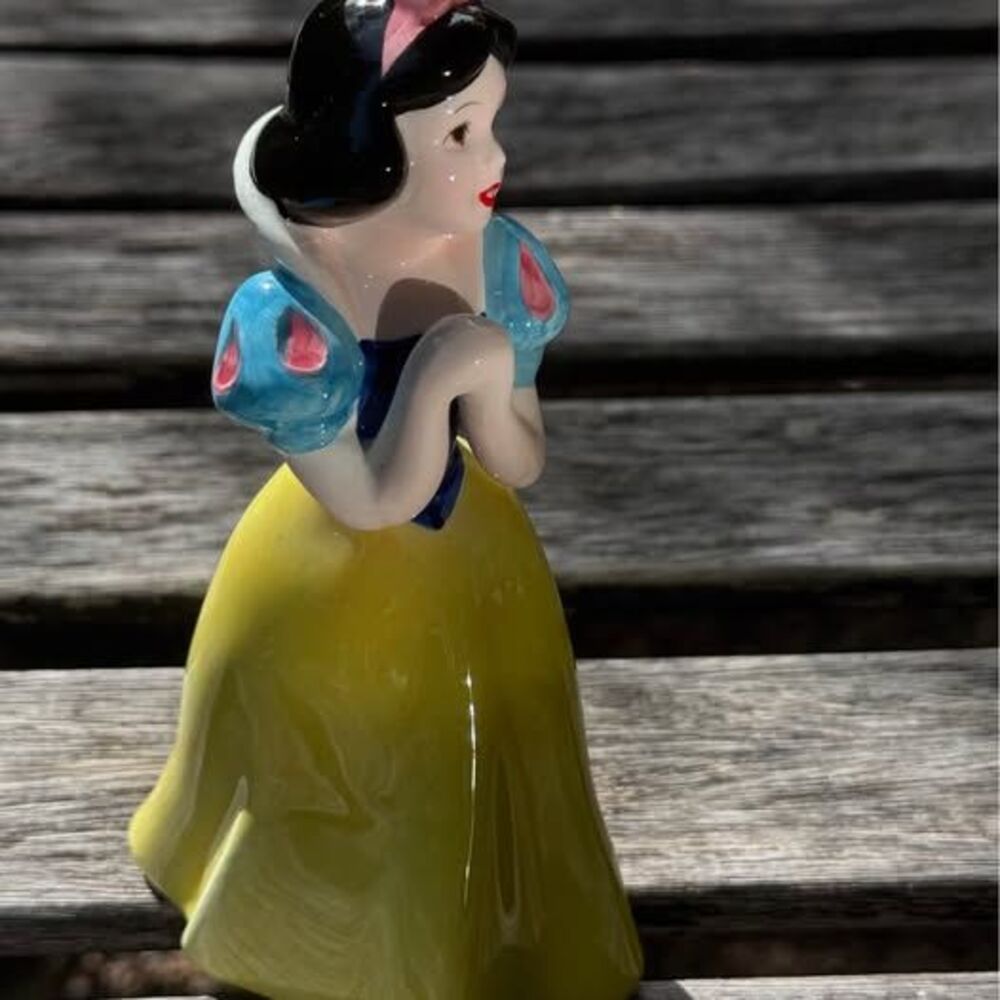 Walt Disney Productions Snow White ceramic figurine made in Japan